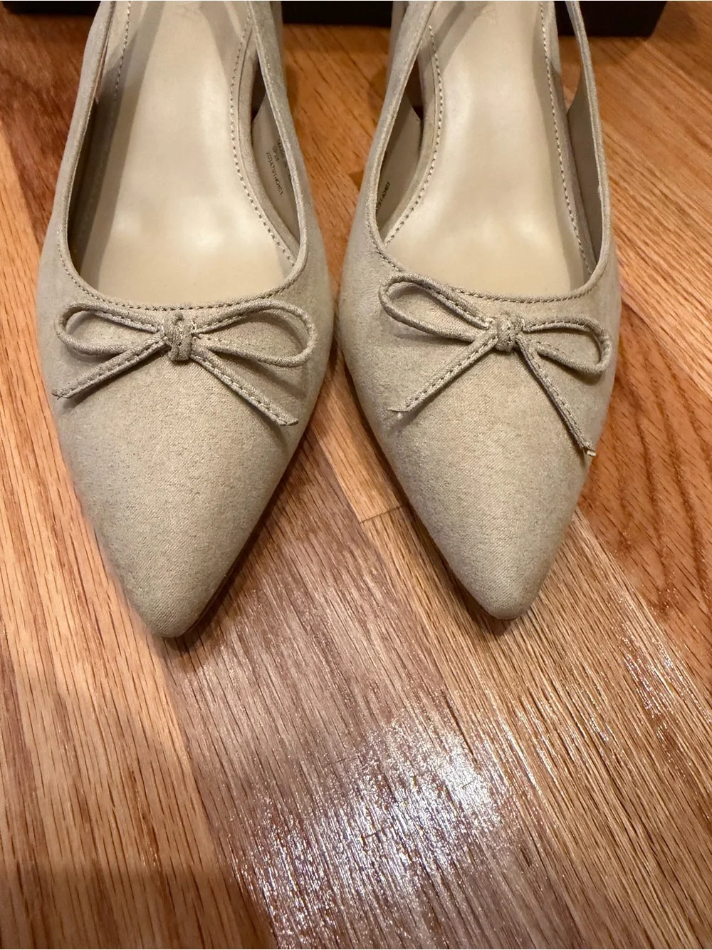 J. Crew NEVER WORN Pointed-Toe Bow Flats in Light Beige
